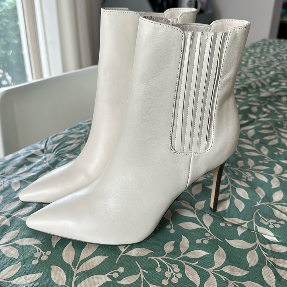 NEW Saks Fifth Avenue Whire Boot Heel